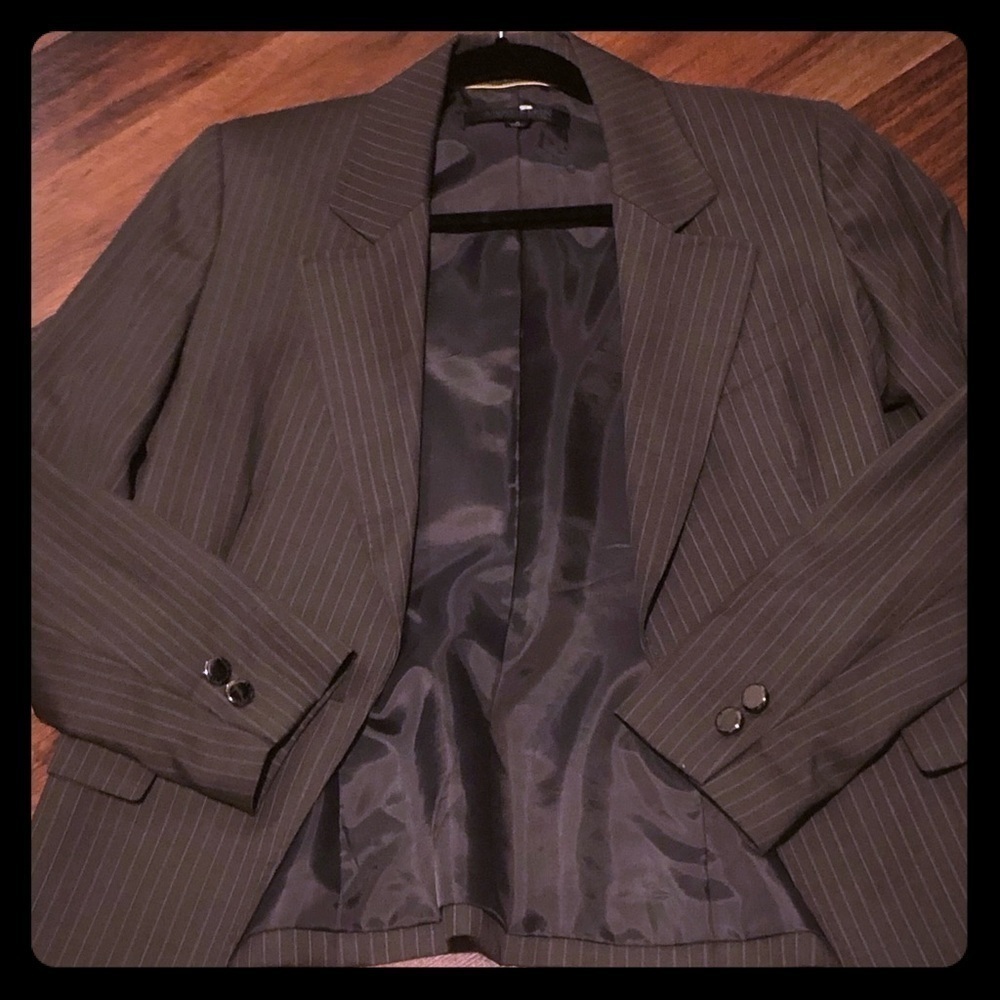 Women’s Anne Klein Pinstripe Blazer!